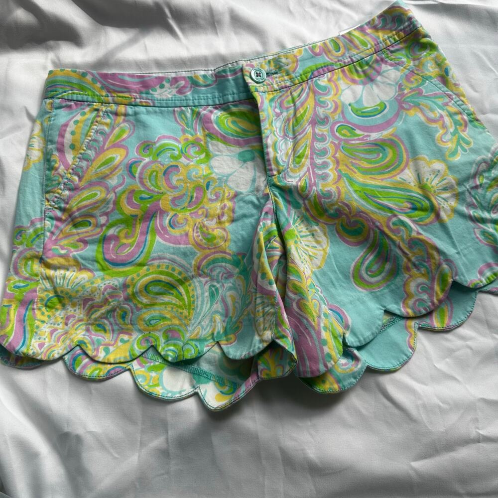 Lilly Pulitzer Buttercup shorts sz 6 Paisley Scallop Edge Shorts - Picture 3 of 9